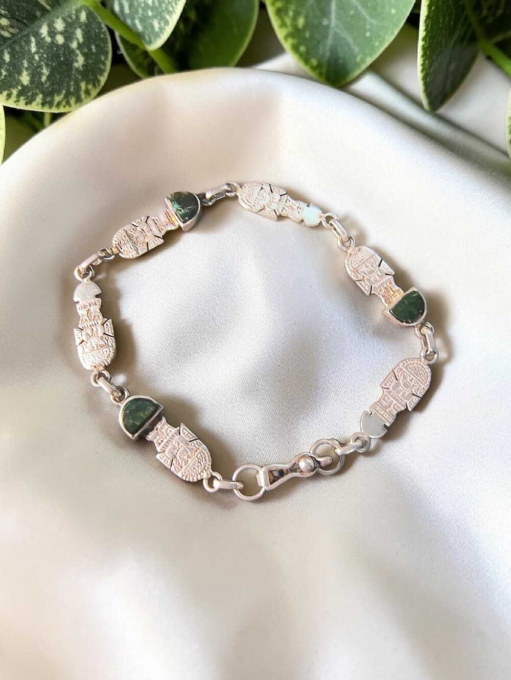 Vintage Peruvian Tumi Bracelet In Sterling Silver With Dark Green Stones